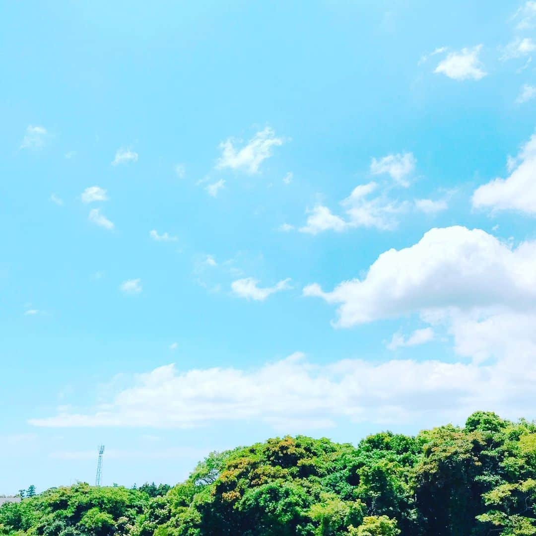 河本準一さんのインスタグラム写真 - (河本準一Instagram)「ずーっと見てられる。 #空#青#田舎#気持ち#良い#晴れ#ぼーっと#なんとなく#心#落ち着く#横に#なる」7月3日 21時54分 - junichi_komoto0407