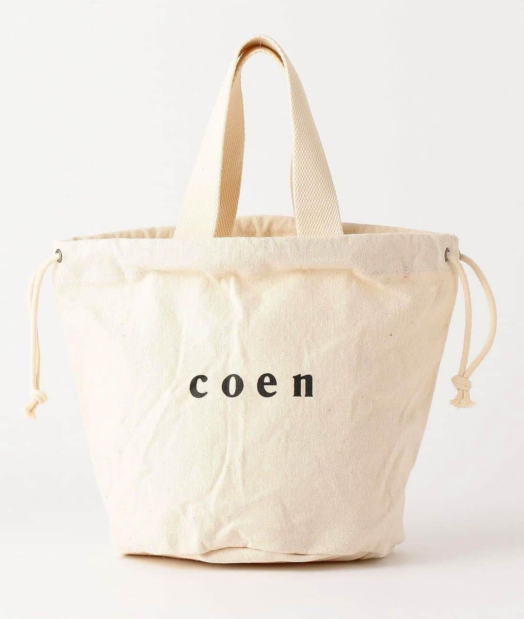 coen コーエンさんのインスタグラム写真 - (coen コーエンInstagram)「【WOMENS】﻿ coen2WAYロゴキンチャクバッグ ￥1,800+tax﻿ ﻿ 本日はバッグをご紹介！🛍 coenロゴが入ったキャンバス生地の巾着バッグ。﻿ 間口を開くとトートバッグとしても活用できる2WAYデザインです😄 ほどよい収納力や便利な外ポケット付きで使いやすさも抜群。バンダナやチャームを添えてアレンジするのもオススメです💡 ﻿ ﻿ #coen_official #coen #casual #bag #womensgoods #mensgoods #fashiongoods #drawstringbag #canvasbag #newitems #コーエン #2way #2waybag #巾着バッグ #ロゴトート #ロゴ入り #バッグ #新作アイテム #カジュアルスタイル #カジュアル #大人カジュアル」7月3日 21時59分 - coen_official