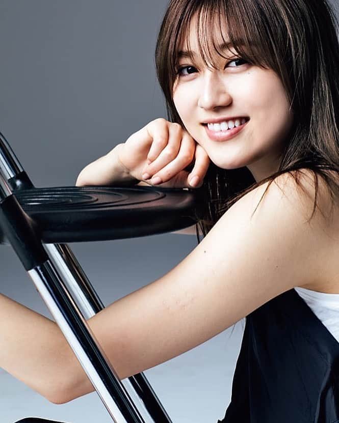 週刊少年マガジンのインスタグラム：「発売中の #週刊少年マガジン 31号に  #欅坂46 #守屋茜 さんが登場！﻿ 副キャプテンとしてチームを引っ張る力強さと、時に見せる無邪気さを兼ね備えるのが彼女の魅力。 #1st写真集 #潜在意識 ﻿ ﻿ 撮影 /  藤本和典﻿ スタイリング / 川上舞乃﻿ ヘアメイク / Mao﻿ デザイン / 坂上和也 (banjo)﻿ 衣装協力 / MIDDLA 　MIYAO　shokurashima　MUSEE DE LANSE」