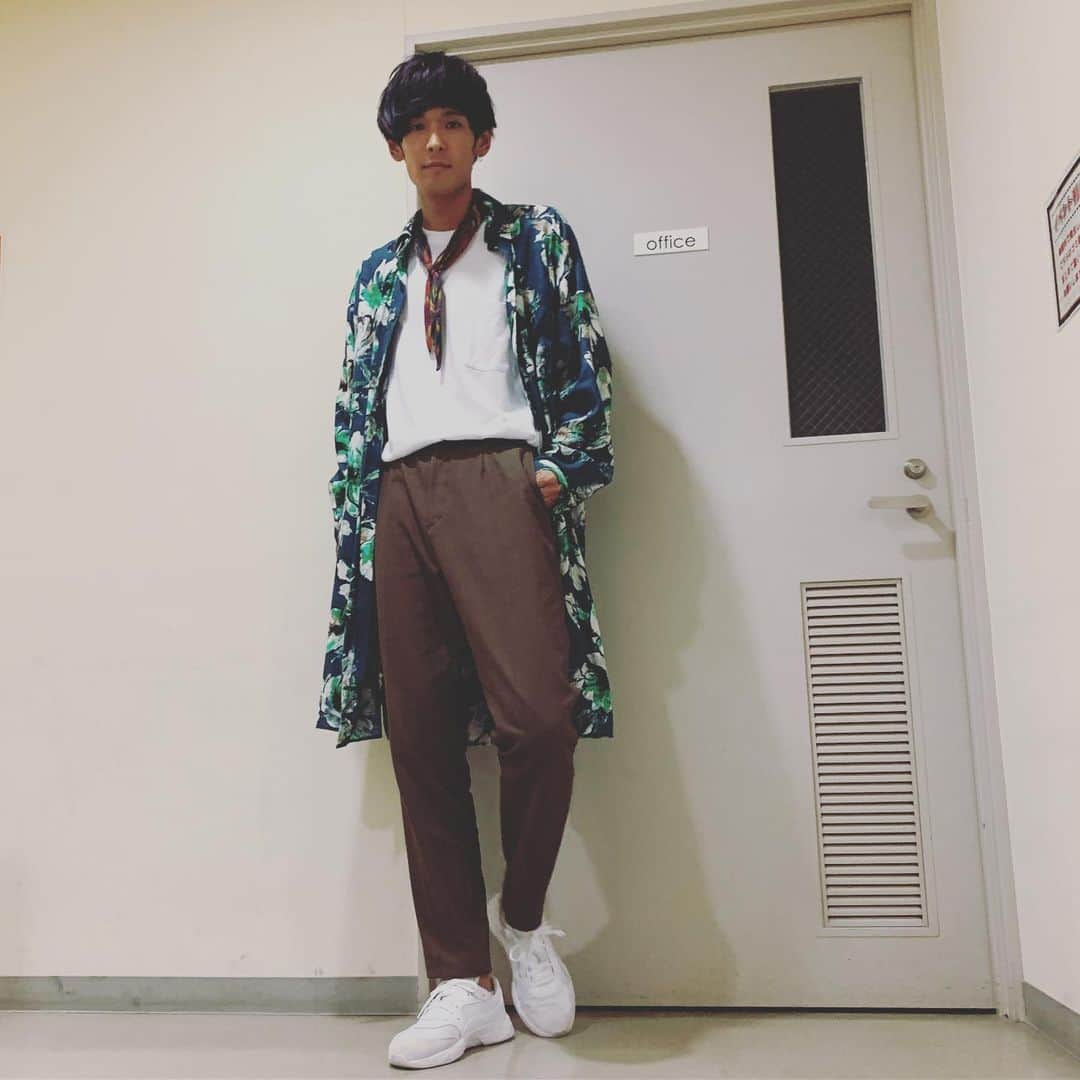 木全寛幸さんのインスタグラム写真 - (木全寛幸Instagram)「久々の投稿ですね！笑  今日から新衣装！！！ 智也は普通には撮ってくれないし！笑 優貴くんは入ってくるし！笑  感想お待ちしてます！！^_^  #solidemo #collars」7月3日 22時10分 - kimata_solidemo_official