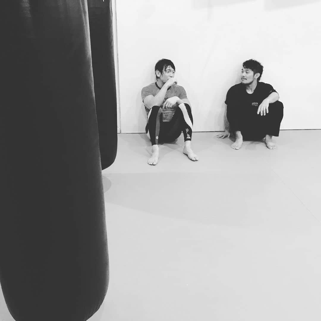 YAMATOさんのインスタグラム写真 - (YAMATOInstagram)「Today is Jiu-Jitsu training in the mixed martial arts gym "HEARTS KIX". Thank you Osawa san! and everyone! #dragongate #prowrestling #mixedmartialarts #mma #総合格闘技 #和術慧舟會 #和術慧舟會hearts #heartskix #jiujitsu #柔術 #grappling #寝技 #関節技 #ボクシング #キックボクシング #wrestling #レスリング #トレーニング #training #トレーニングウェア #skins #田園都市線 #駒沢大学」7月3日 22時03分 - yamato_dg_oldtype