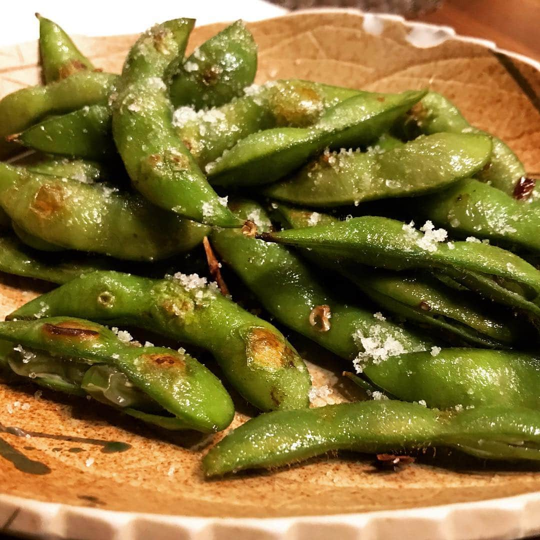 辻仁成さんのインスタグラム写真 - (辻仁成Instagram)「赤坂の巨匠の焼き枝豆、生まれて初めて食べた！さすが赤坂の巨匠だ！  皆さん、焼きですよ、茹でないで！世界が変わります！  赤坂の巨匠、ありがとう。」7月3日 22時03分 - tsujihitonari