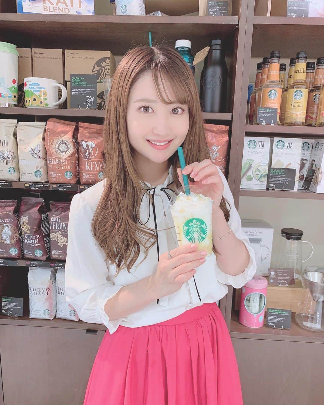 沢井里奈さんのインスタグラム写真 - (沢井里奈Instagram)「♡ . スタバの新作🥤✨ レモンヨーグルト発酵フラペチーノ🍋💕💕 . ヨーグルト大好きだから、 とっても美味しかった☺️💓💓 . . #さわーコーデ 👗💝 . blouse♡ #apuweiserriche  skirt♡ #rirandture . #starbuckscoffee #starbucks #sweets #desert #cafe #instafood #instagood #instagramjapan #japanesegirl #girls #photogenic #スターバックス #スタバ #スタバ新作 #レモンヨーグルト発酵フラペチーノ #栄カフェ #名古屋カフェ #フォトジェニック #さわーカフェ巡り #沢井里奈」7月3日 22時12分 - sawairina