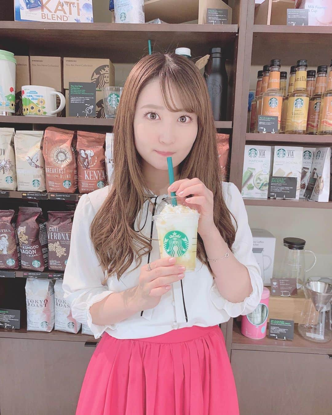 沢井里奈さんのインスタグラム写真 - (沢井里奈Instagram)「♡ . スタバの新作🥤✨ レモンヨーグルト発酵フラペチーノ🍋💕💕 . ヨーグルト大好きだから、 とっても美味しかった☺️💓💓 . . #さわーコーデ 👗💝 . blouse♡ #apuweiserriche  skirt♡ #rirandture . #starbuckscoffee #starbucks #sweets #desert #cafe #instafood #instagood #instagramjapan #japanesegirl #girls #photogenic #スターバックス #スタバ #スタバ新作 #レモンヨーグルト発酵フラペチーノ #栄カフェ #名古屋カフェ #フォトジェニック #さわーカフェ巡り #沢井里奈」7月3日 22時12分 - sawairina