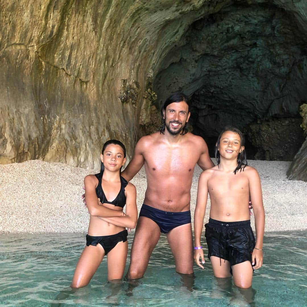クリスティアン・ザッカルドさんのインスタグラム写真 - (クリスティアン・ザッカルドInstagram)「Sardegna 2k19 #family #Sardegna #life #enjoy #beach #sea #holidays」7月3日 22時16分 - cristianzaccardo