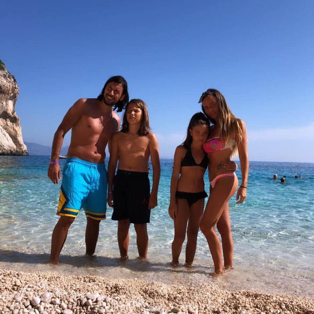 クリスティアン・ザッカルドのインスタグラム：「Sardegna 2k19 #family #Sardegna #life #enjoy #beach #sea #holidays」