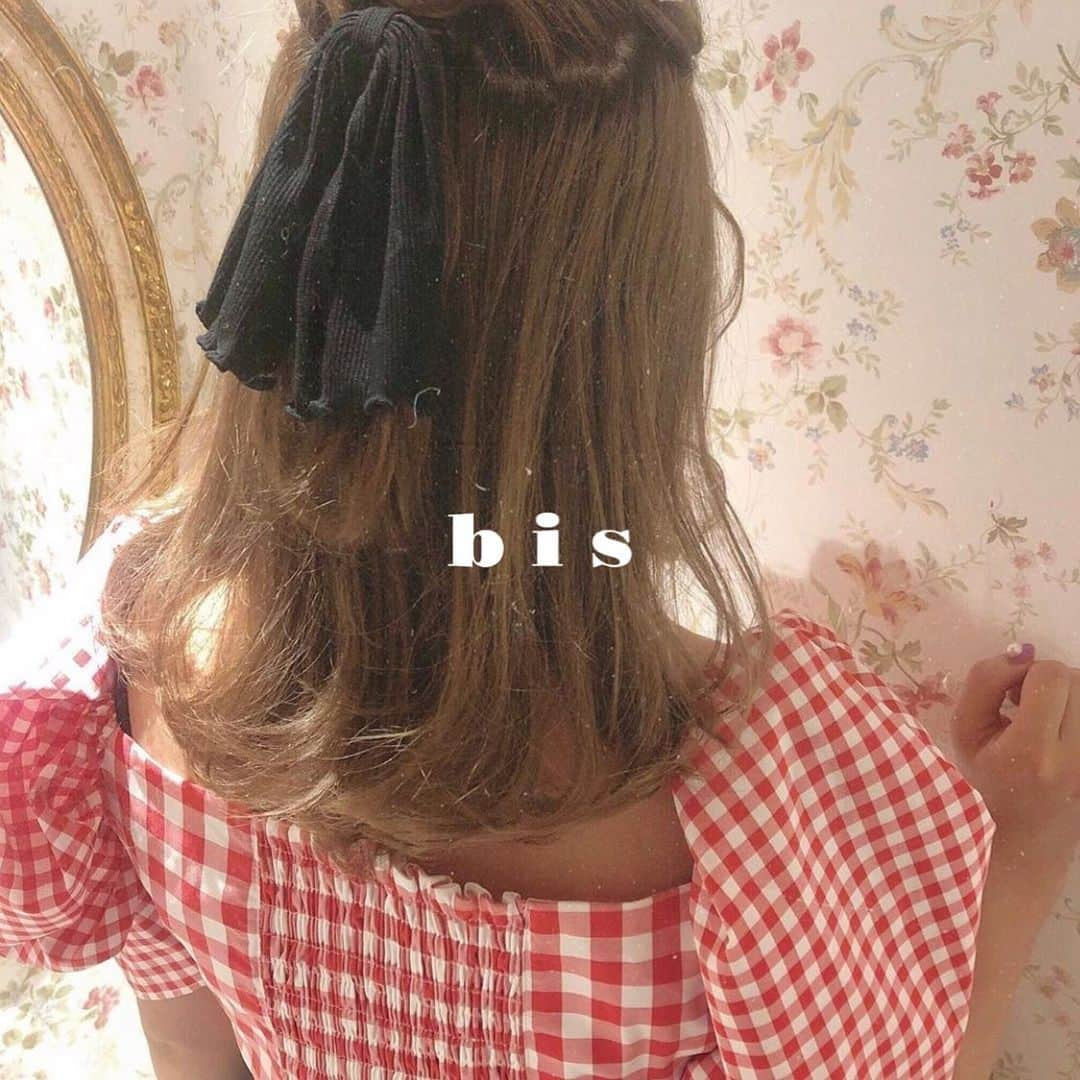 bis_web bis [ビス] さんのインスタグラム写真 - (bis_web bis [ビス] Instagram)「🍒﻿ ﻿ ﻿ ガーリーなコーディネートには﻿ ギンガムチェックを取り入れよう🖤 ﻿ ﻿ ギンガムチェックにはいろんなカラーが…！﻿ ﻿ 大人っぽさのあるガーリーにはブラックを。﻿ よりガーリーに、ポップにするならレッドを。﻿ ﻿ イエローやベージュのギンガムチェックは﻿ 柔らかい印象に…🌷﻿ ﻿ ﻿ 自分に合ったスタイルで﻿ ギンガムチェックのカラーを選んでみて！﻿ ぴったりのお洋服が見つかるはず🖤﻿ ﻿ ﻿ ﻿ #fashion #コーディネート #epine #ギンガムチェック #rili_tokyo #ワンピース #黒 #チェック #ギンガムチェックワンピース #ワンピース #ブラウス #ギンガムチェックブラウス #スクエアネック #ベージュ #red #black #yellow #ガーリー #大人ガーリー #コーデ #きょコ #ootd #bis_web」7月3日 22時20分 - bis_web