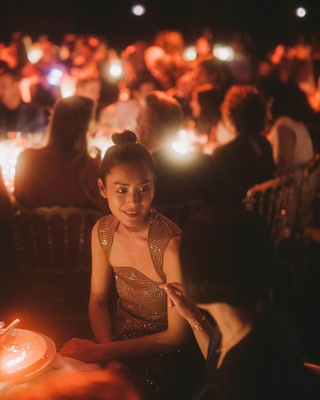 リウ・ウェンのインスタグラム：「A wonderful night at the #VogueParisFoundation Gala with some great people in our industry! Thank you to @angelica_cheung of @voguechina for being my tablemate and Daniel of @bottegaveneta who graciously invited me for the evening! 😘🌟」