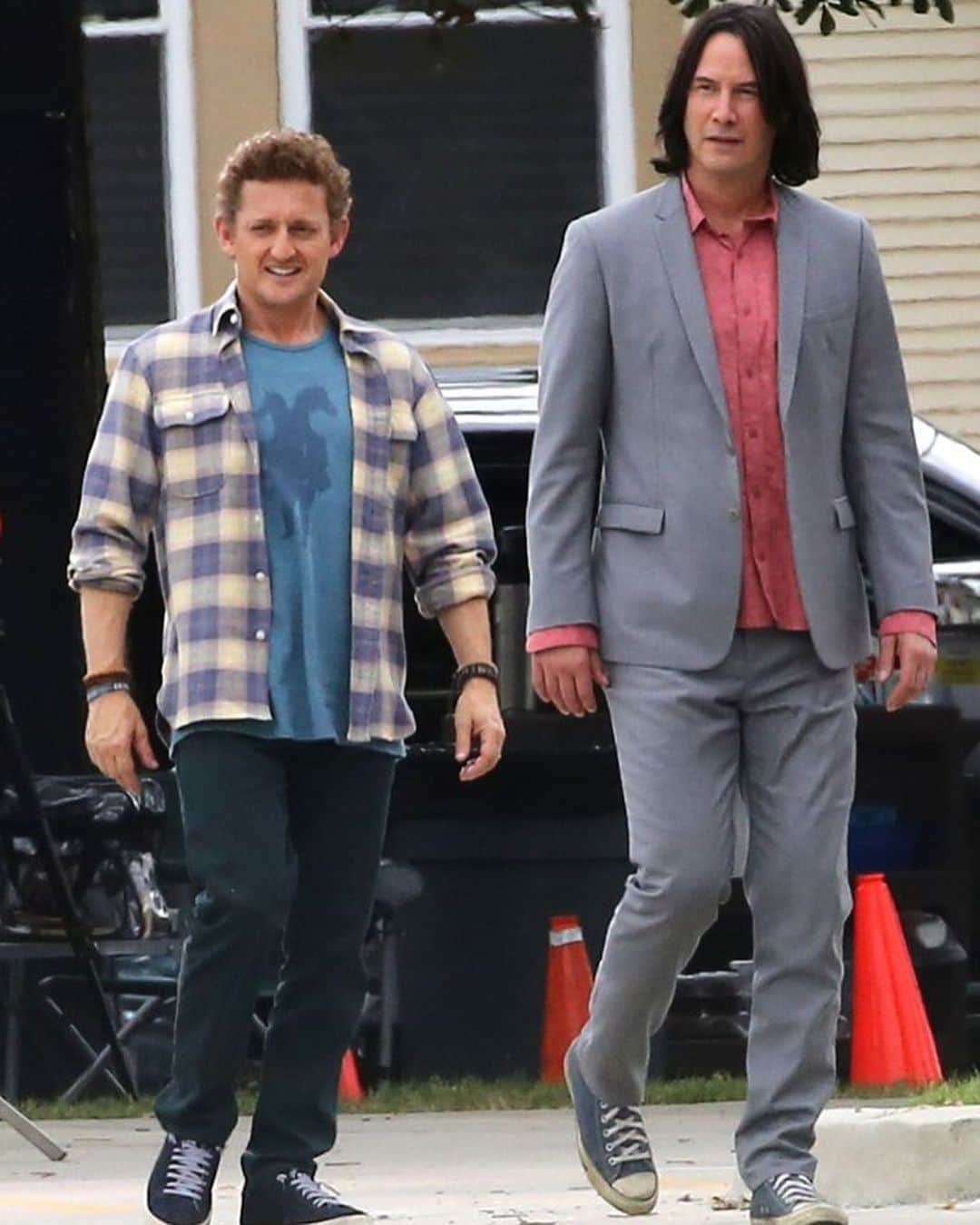 People Magazineさんのインスタグラム写真 - (People MagazineInstagram)「Looking excellent, boys! 👏 Keanu Reeves and Alex Winter are back in action on the set of Bill and Ted Face the Music, where they reprise their roles as the dim-witted time travelers. Tap the bio link for more! | 📷: MEGA, Everett」7月3日 22時29分 - people