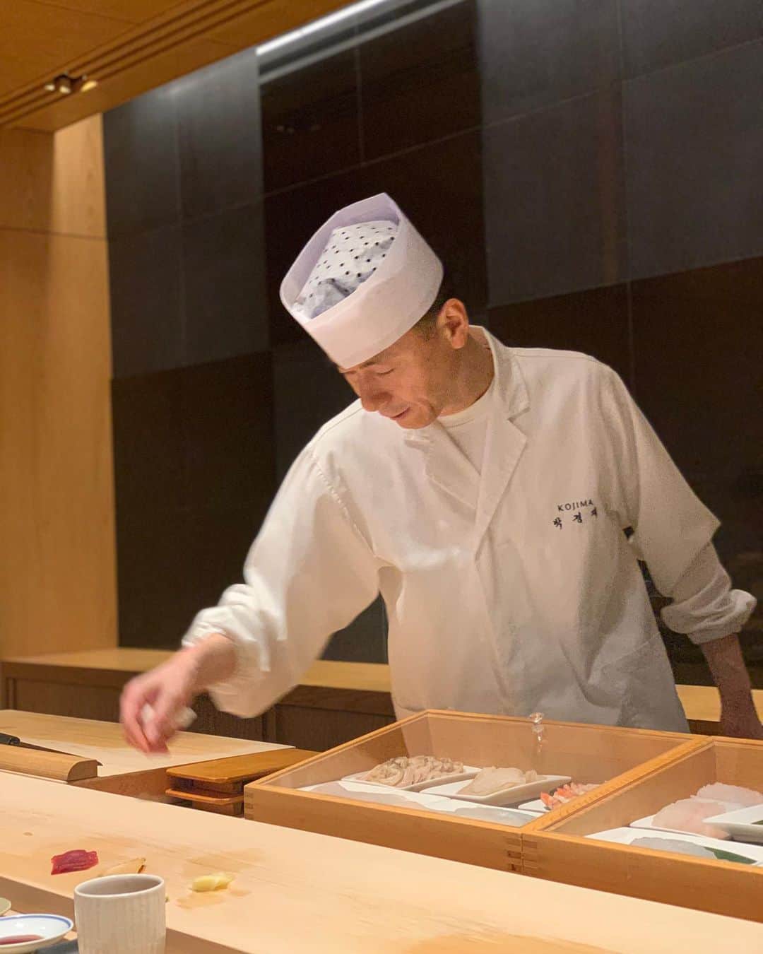 リー・ウネ・ヨンさんのインスタグラム写真 - (リー・ウネ・ヨンInstagram)「#sushi #어머님아버님 #우리모두 “냠냠😋”」7月3日 22時37分 - leehaeyoung1730