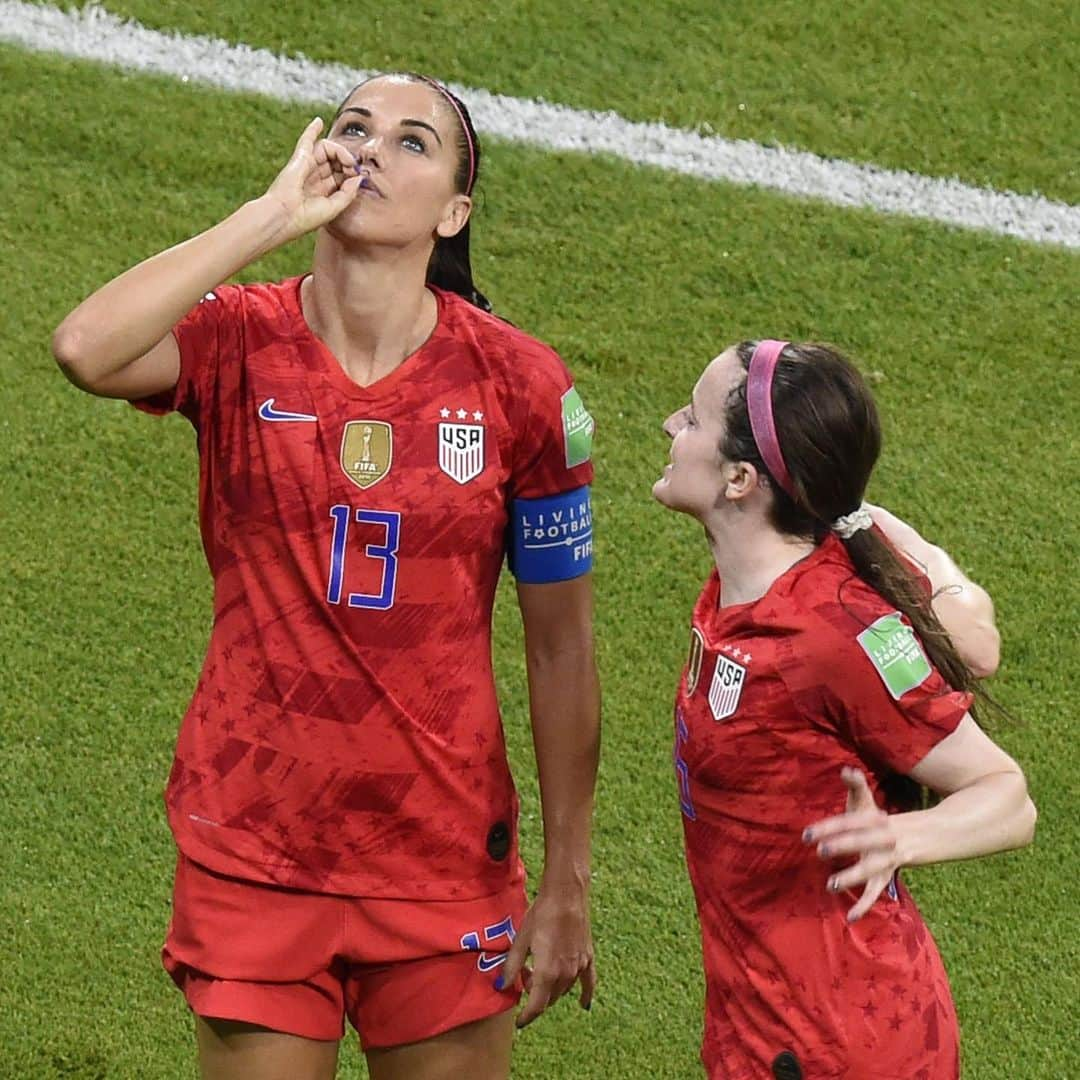 CNNさんのインスタグラム写真 - (CNNInstagram)「After scoring the game-winning goal against England in the World Cup semifinals, US forward Alex Morgan stopped to sip an imaginary cup of tea ☕️ Morgan's celebration was criticized by some but lapped up by others — notably Hillary Clinton, who tweeted, "Congrats to the #USWNT for earning that tea." @alexmorgan13 said after the game that the celebration was a response to the criticism her team has received during the tournament. Prior to Tuesday's clash, England coach Phil Neville had questioned the "etiquette" of the American team after officials visited his team's hotel. "I wanted to keep it interesting," she told reporters. "I feel like we didn't take an easy route through this tournament and 'that's the tea.'" The US Women's National Soccer team clenched a 2-1 victory over England on Tuesday, and now the defending champions have advanced to the finals ⚽️ #WorldCup (📸: Philippe Desmazes/AFP/Getty Images and Jean-Philippe Ksiazek/AFP/Getty Images)」7月3日 23時03分 - cnn