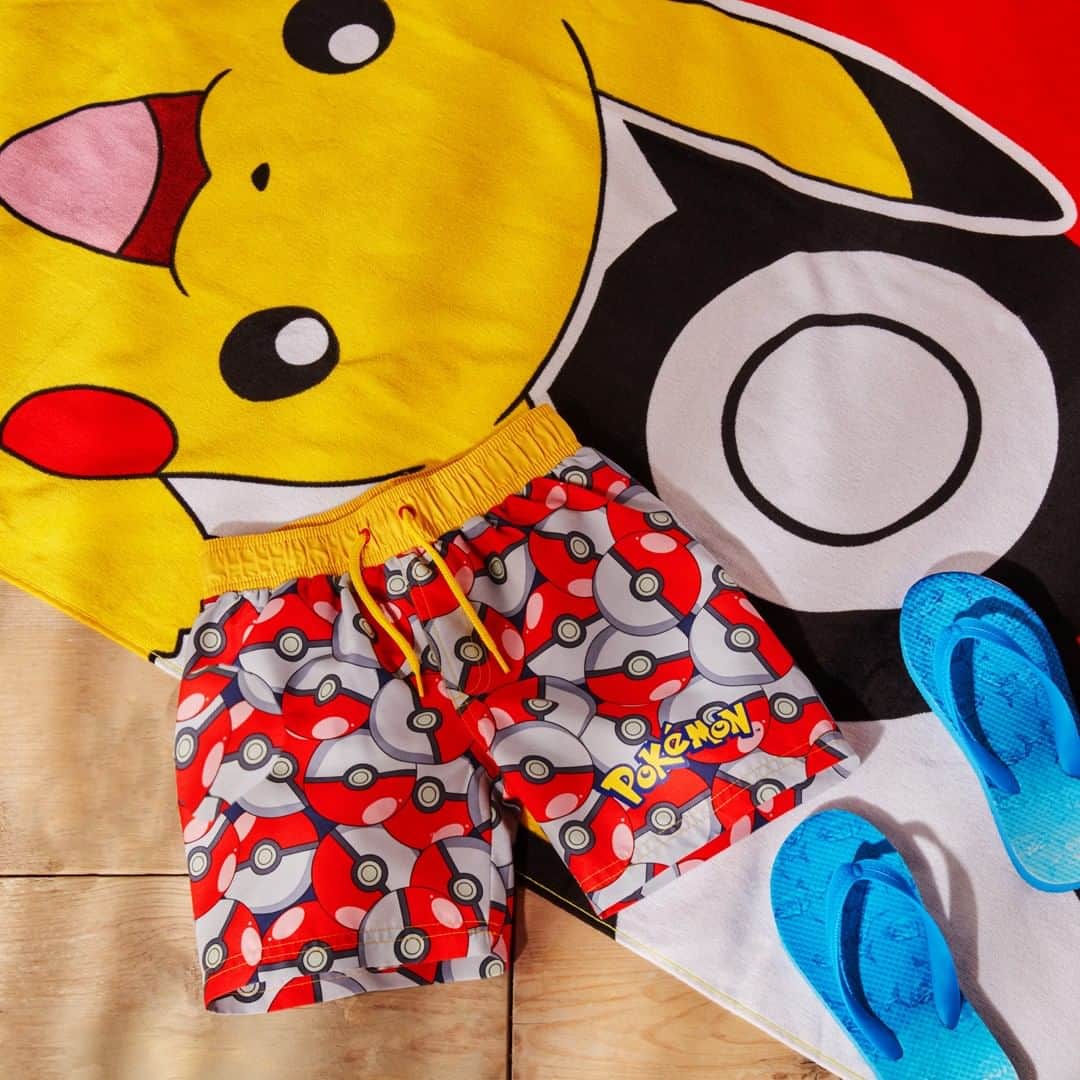 プリマークさんのインスタグラム写真 - (プリマークInstagram)「Combine beach days with catching legendary Pokémon ⚡️🏖 Kids' Swim Shorts £5/€7/$8, Towel £6/€8 (Available in: 🇬🇧🇩🇪🇳🇱🇦🇹🇧🇪🇮🇪🇫🇷🇮🇹🇪🇸🇵🇹) #Primark #Pokemon #kidswear」7月3日 23時00分 - primark