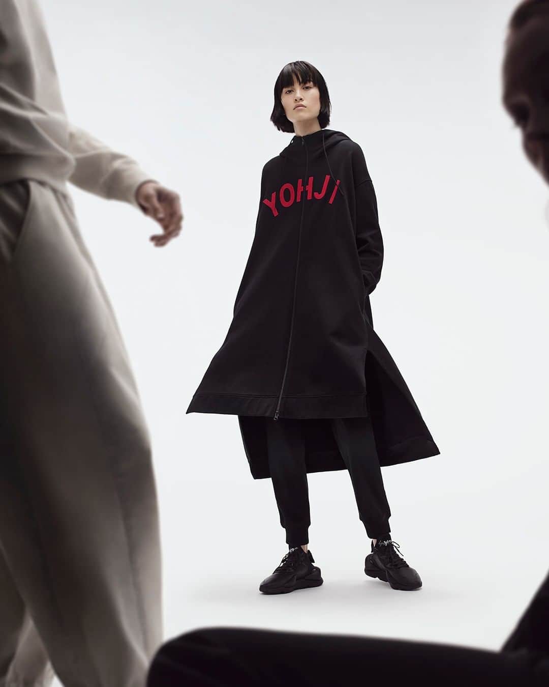ワイスリーのインスタグラム：「Y-3 Yohji Long Hoodie and Y-3 KAIWA. Y-3 Fall Winter 2019. --- #adidas #Y3 #YohjiYamamoto #KAIWA Discover the collection at Y-3.com」