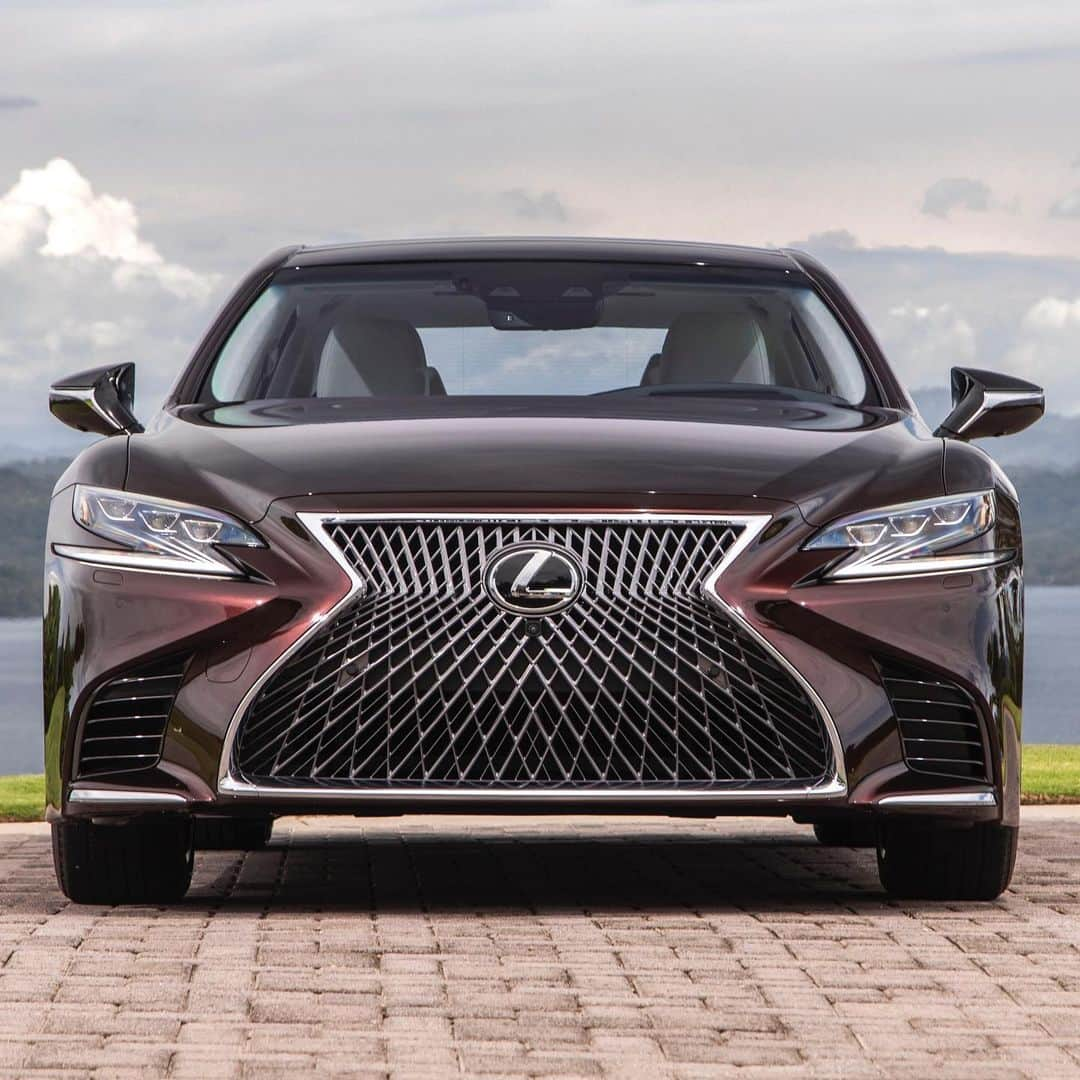 Lexus USAさんのインスタグラム写真 - (Lexus USAInstagram)「As if it couldn’t get any more inspiring. Introducing the all-new addition to the Inspiration Series, the #LexusLS.」7月3日 23時28分 - lexususa