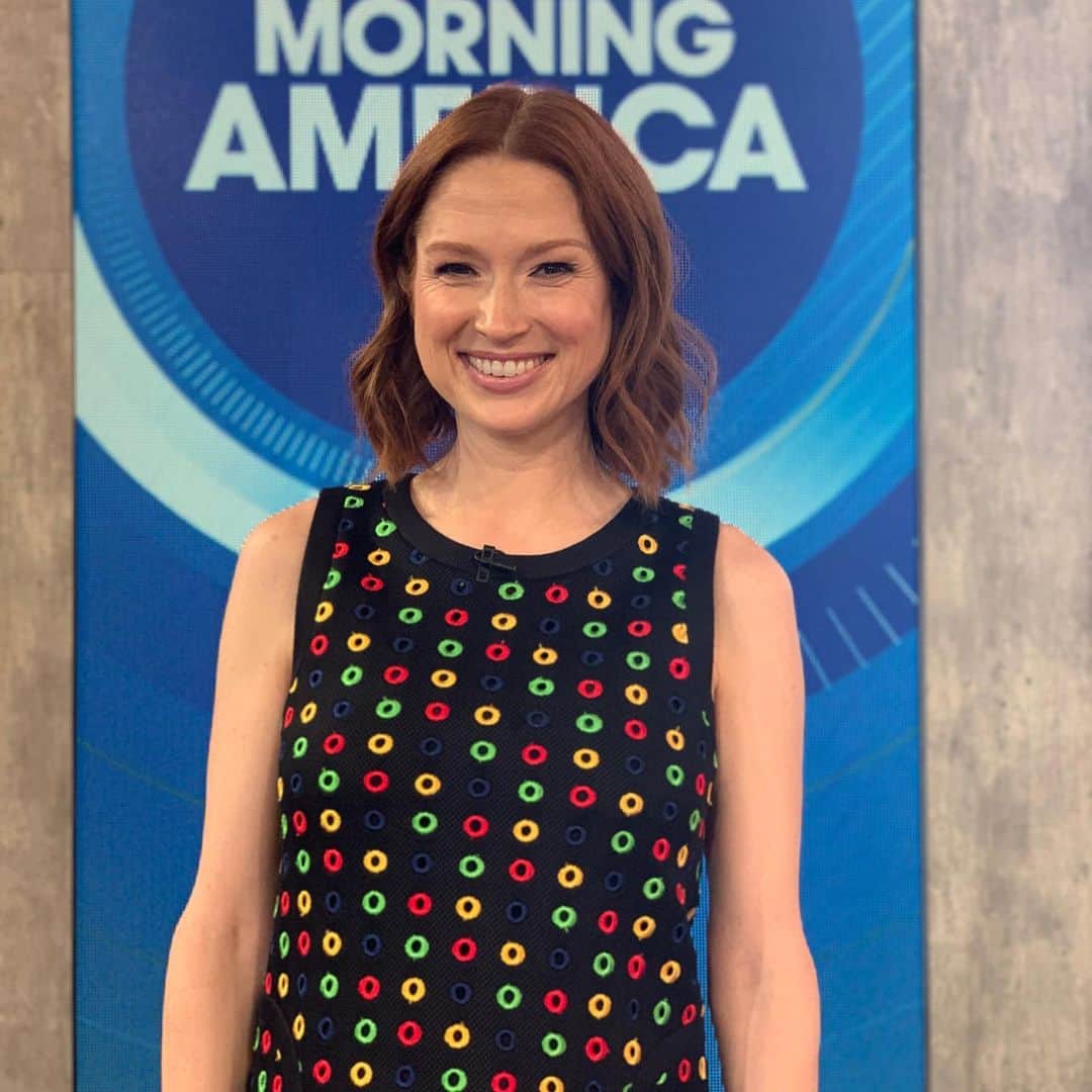 Good Morning Americaさんのインスタグラム写真 - (Good Morning AmericaInstagram)「One more thing to fangirl over @elliekemper for: her new book #MySquirrelDays is SO GOOD! Link in bio for her full interview. 🐿」7月3日 23時26分 - goodmorningamerica