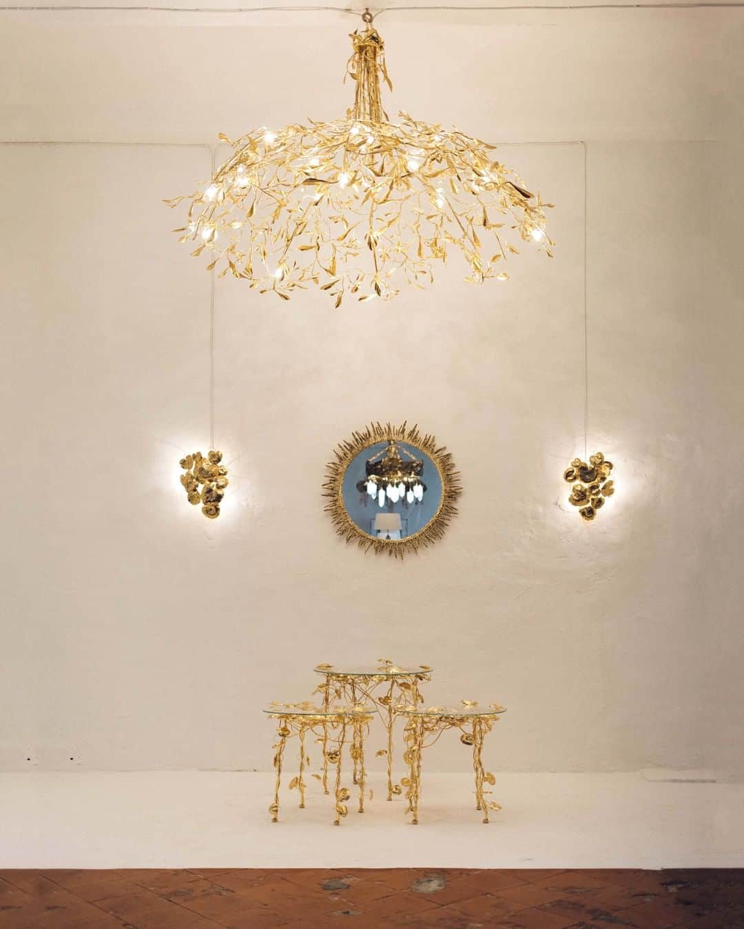 グーセンス パリのインスタグラム：「New pieces, exhibit at the Design Parade in Toulon, until November the 24th. . . #📸 by @theogiacometti_hl . . #Goossens #mirror #chandelier #table #walllight #nature #decoration #ToulonDesignParade #yellow #gold #brass #waterlily」