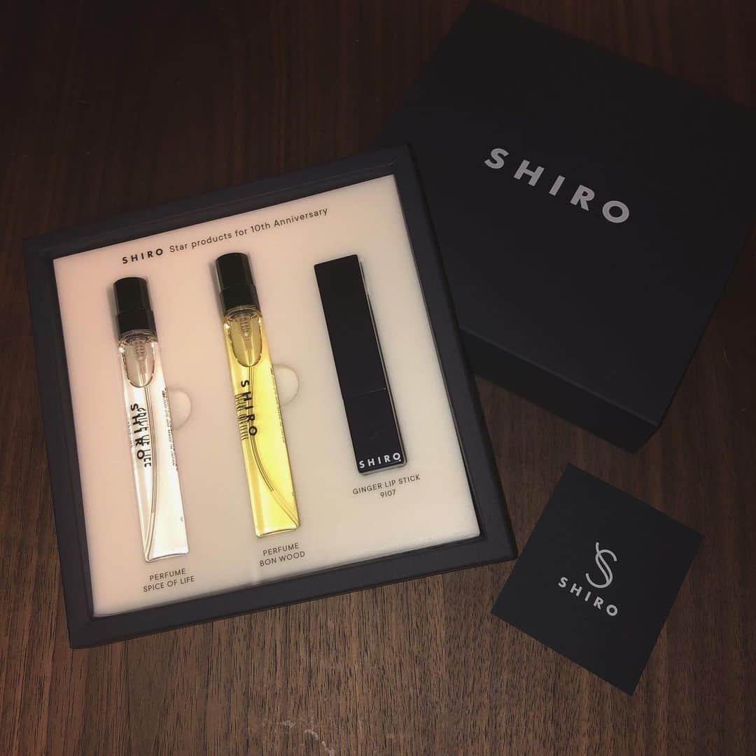 永井亜子さんのインスタグラム写真 - (永井亜子Instagram)「@shiro_japan の10周年記念パーティー💄  shiroのフレグランスっていい匂い〜、ひとつ持ってるのだけど他のも良き！ リップも絶妙な色が多くて可愛かったな  #shiro #ジンジャーリップスティック #シロパフューム」7月3日 23時27分 - ako_nagai