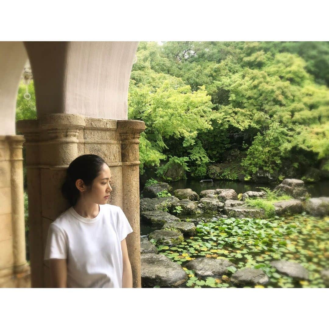 阿部純子さんのインスタグラム写真 - (阿部純子Instagram)「この前、行った美術館のお庭✨ 展示品も建築も、とても素敵。 何度でも訪れてみたいな💕 ・ #大山崎山荘美術館 #ジョアンミロの彫刻」7月3日 23時41分 - junkoabe_official