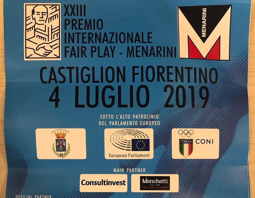 ジーコさんのインスタグラム写真 ジーコinstagram Aqui Na Italia Mas Precisamente Em Castiglion Fiorentino Para Receber O Premio Internacional Fair Play Com O Amigo E Ex Companheiro Franco Causio Tambem Premiado Sua Esposa Andreia Com Os Campeoes