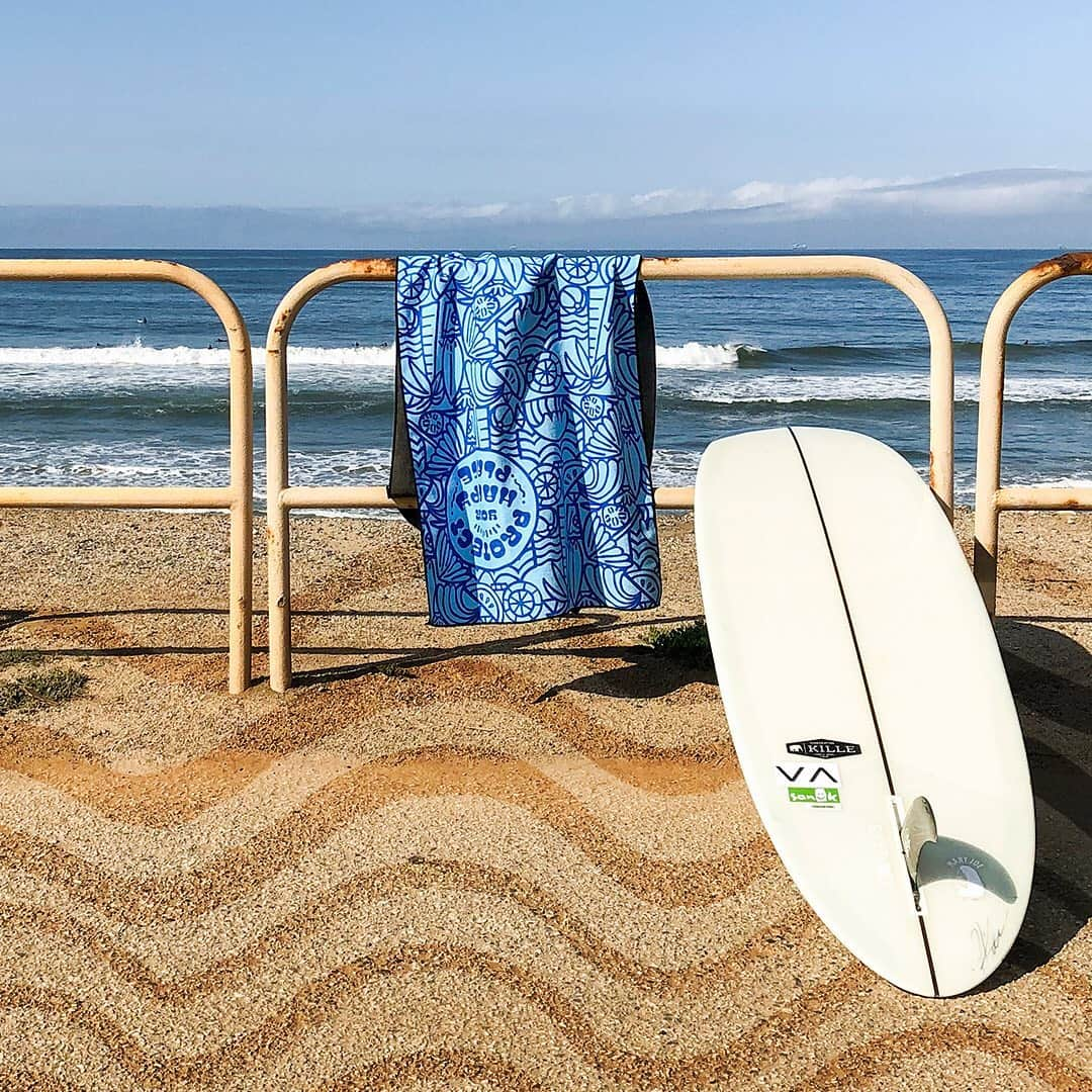 サヌークさんのインスタグラム写真 - (サヌークInstagram)「Help protect your happy place with our new do-everything towel—sustainably made from recycled plastic bottles. A rad companion for all your beach days, travel forays, yoga flows, napping, camping or glamping. Grab yours before they’re gone! Link in bio. @surfrider @nomadixco #ProtectYourHappyPlace #Sanuk #SmilePassItOn」7月4日 0時04分 - sanuk