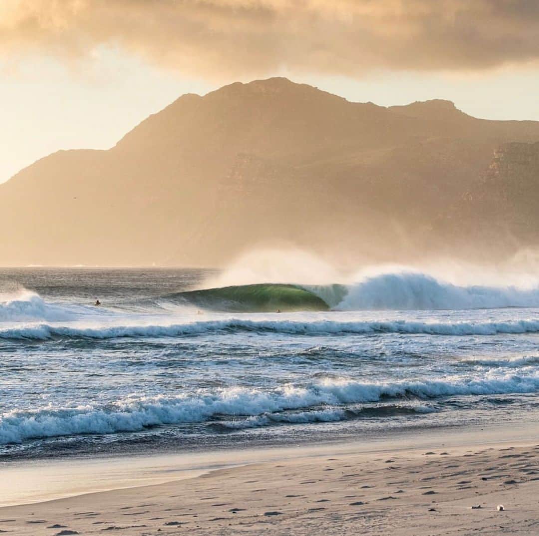 surflineさんのインスタグラム写真 - (surflineInstagram)「Breakfast buffet in South Africa. 📷: @antfoxphoto」7月4日 0時00分 - surfline
