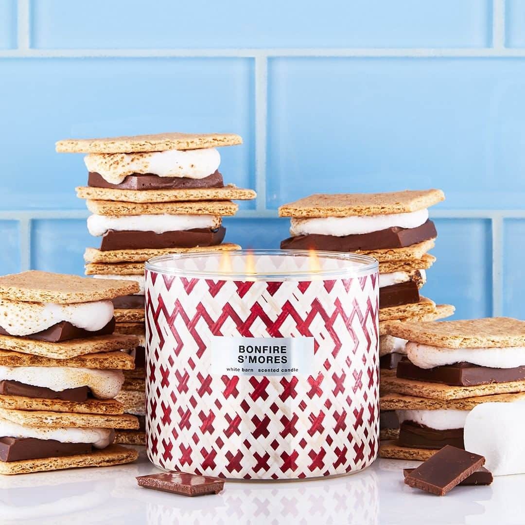 Bath & Body Worksさんのインスタグラム写真 - (Bath & Body WorksInstagram)「S'more, please! Leave a 🍫 if Bonfire S'mores is your go-to Summer Candle!」7月4日 0時00分 - bathandbodyworks