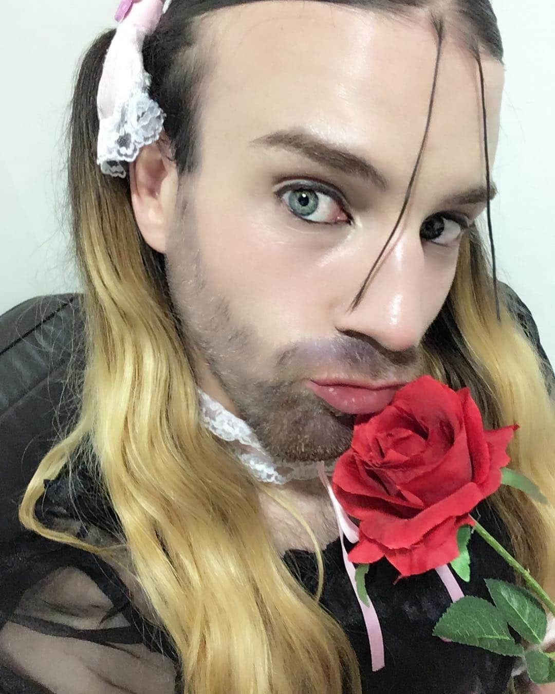 レディビアードさんのインスタグラム写真 - (レディビアードInstagram)「Kissed by a rose..... 🥀  We head to Chicago in afew short hours for Anime Midwest, then Brazil for Anime Friends. I hope you’re prepared!  #ladybeard  #reikasaiki  #deadliftlolita」7月4日 0時11分 - ladybeard_japan