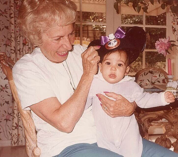 キム・カーダシアンさんのインスタグラム写真 - (キム・カーダシアンInstagram)「Me and my Nana! My dads mom, Helen Kardashian was the absolute best! She was such a force! Miss you Nana.」7月4日 0時21分 - kimkardashian