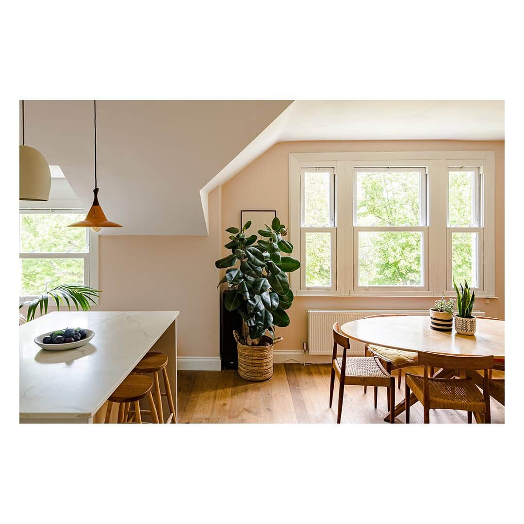 The Modern Houseさんのインスタグラム写真 - (The Modern HouseInstagram)「In our latest Trend Report, our co-founder @matt_gibberd explains why The Modern House staff are choosing to sell their homes now. Read the full feature in our bio.」7月4日 0時19分 - themodernhouse