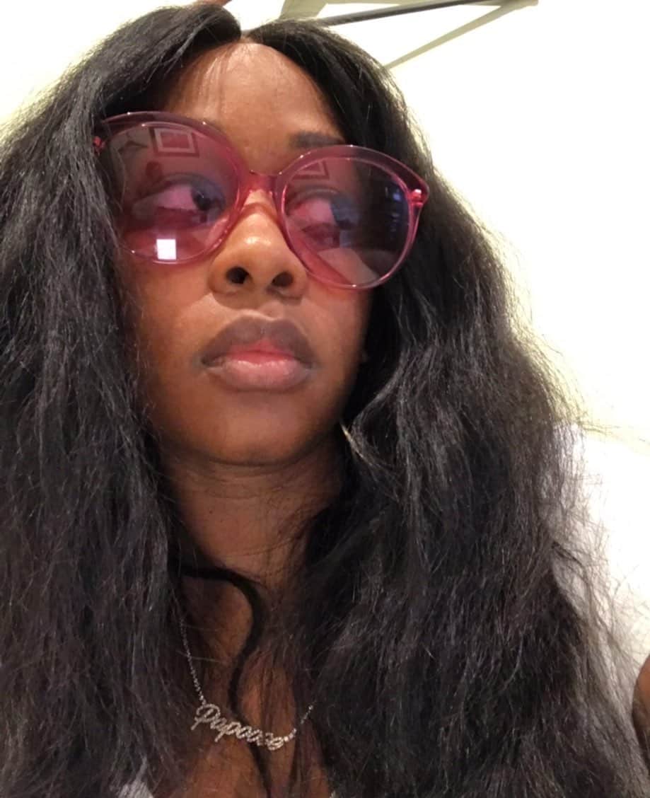 レミー・マーのインスタグラム：「The face you make when u been telling your husband @papoosepapoose for months that your wrist hurts and he thinks you’re “just being a baby” but u finally go to a hand surgeon after crying all night and find out you have De Quervain’s Tenosynovitis and you need a cortisone shot and a custom splint😒 #ToldYou #RemyMa」