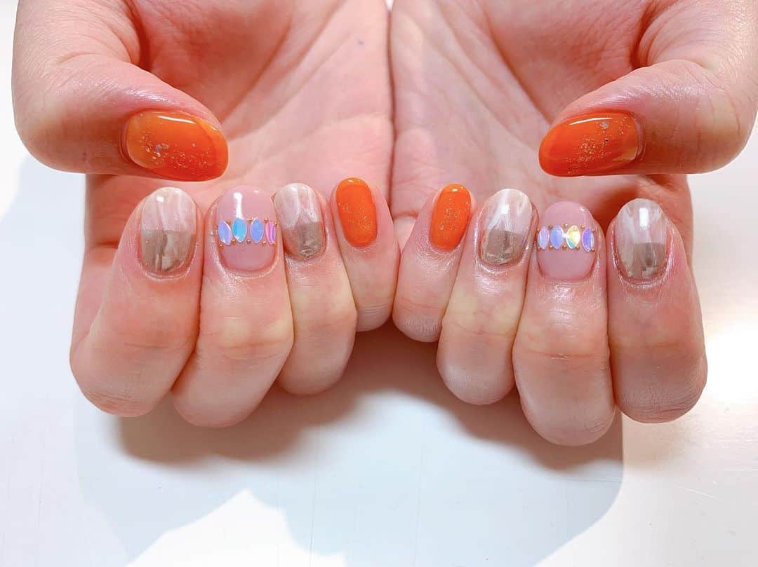 のインスタグラム：「💅New ネイル 今回はオレンジの透け感と ミラーネイルがポイントだよ🧡 #ネイル #ジェルネイル #パラジェル」