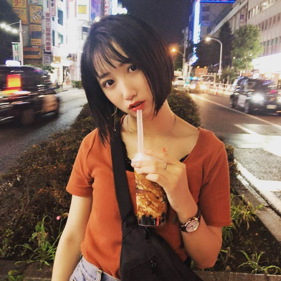 上野優華さんのインスタグラム写真 - (上野優華Instagram)「今日は一日中、ワンマンライブのリハーサルでした！！！ 歌ったーー。すごい歌った。  楽しみなのもあるし 6周年という重みも感じたり。  ステージに立てる喜びをしっかり 噛み締めて 歌います🥰  7/7 新宿BLAZEで 待ってますね👏👏👏 ご褒美のタピオカ！！！ 染みる…  #黒糖タピオカミルクティー #黒糖 #タピオカ #ミルクティー #タピ活 #１日１タピ #タピオカ好き　#タピオカ部 #タピオカ巡り #甘いもの好き #ご褒美 #ご褒美スイーツ #タピオカグラム #teamo #黒糖タピオカ #タピ女 #たぴぐらむ」7月4日 0時23分 - yuukaueno0205