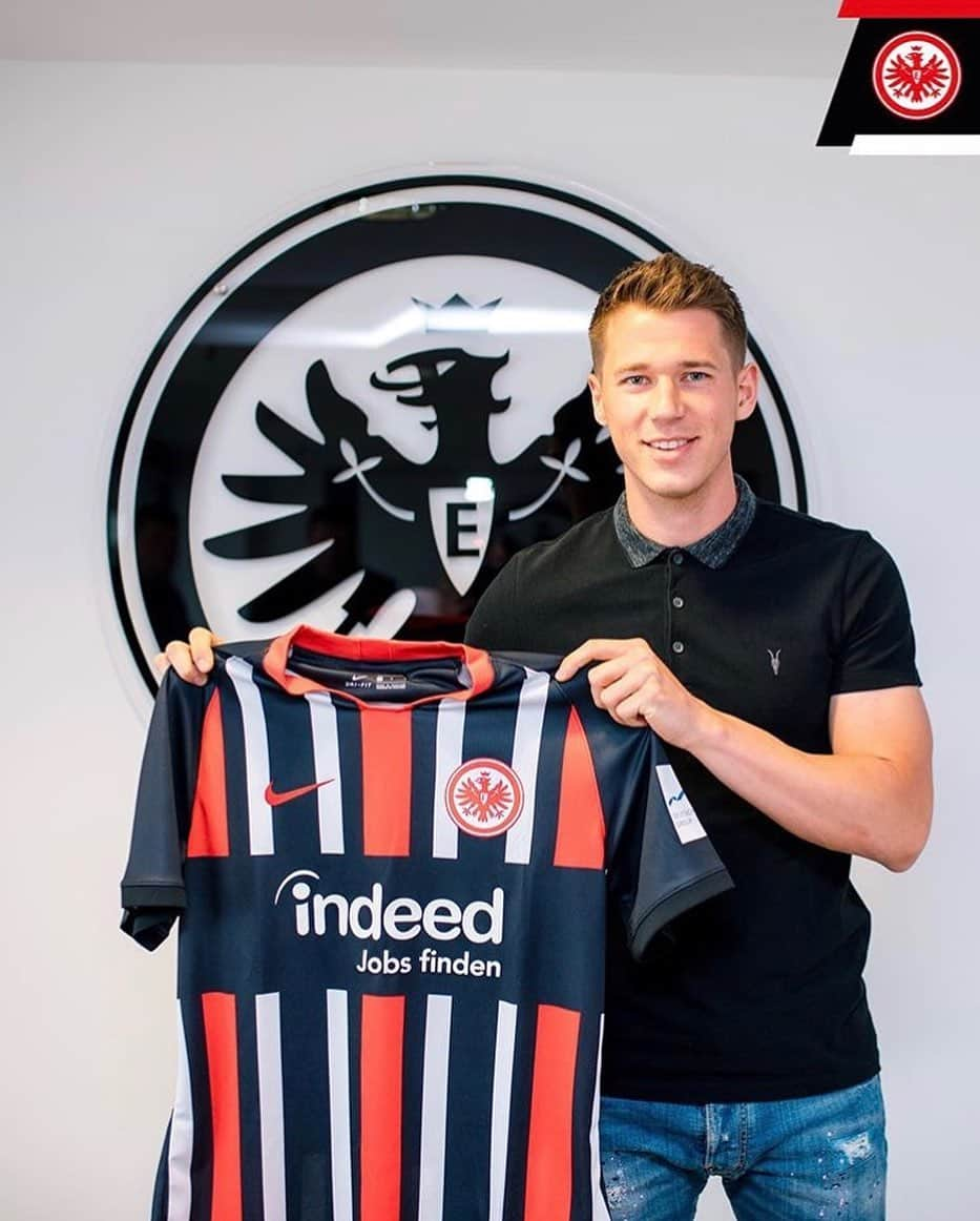 エリック・ドゥルムのインスタグラム：「Überglücklich und stolz ein Teil der Eintracht Familie sein zu dürfen !! 🦅 Ich freue mich riesig auf die kommenden 4 Jahre und auf eine erfolgreiche gemeinsame Zeit !🙏🏻@eintrachtfrankfurt  #adlerträger #sge #eintracht #frankfurt #eintrachtfrankfurt」