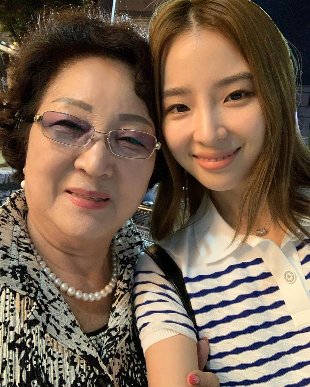 アイリーン・キムさんのインスタグラム写真 - (アイリーン・キムInstagram)「우리 닮았죠?☺️ I get my looks & my style from my grandmama 💖 Happiest 80th birthday to my queen!」7月4日 0時38分 - ireneisgood