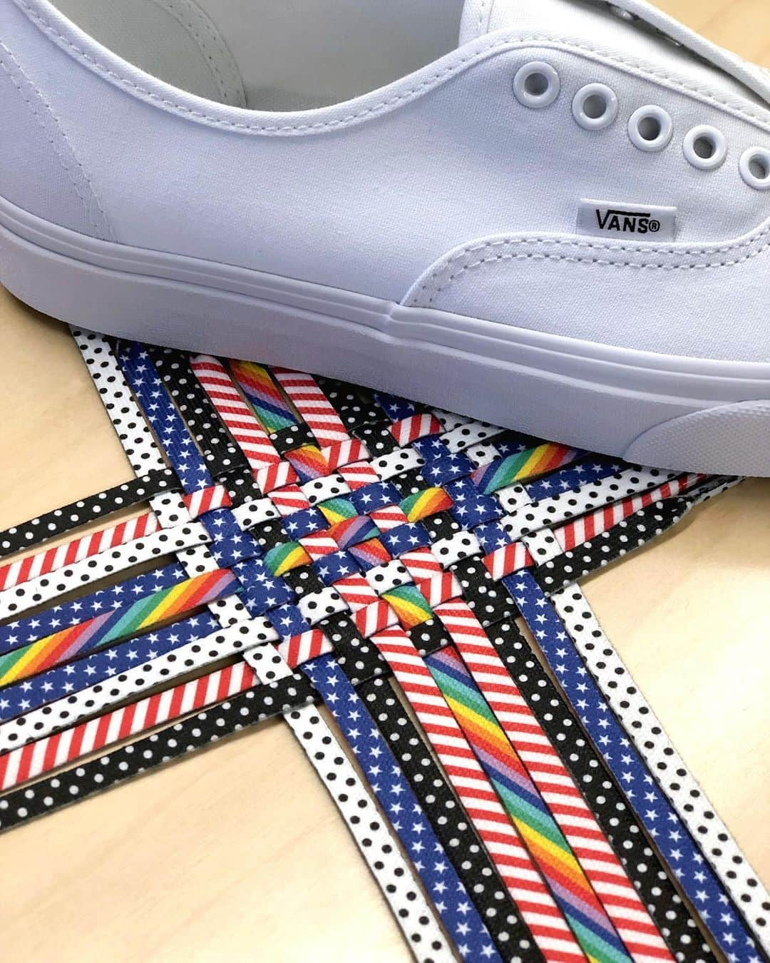 vansさんのインスタグラム写真 - (vansInstagram)「New lace options have arrived to the Vans Customs shop including double sided dots, stars & stripes, rainbow, and more. Design your own perfect pair at vans.com/customs」7月4日 0時48分 - vans