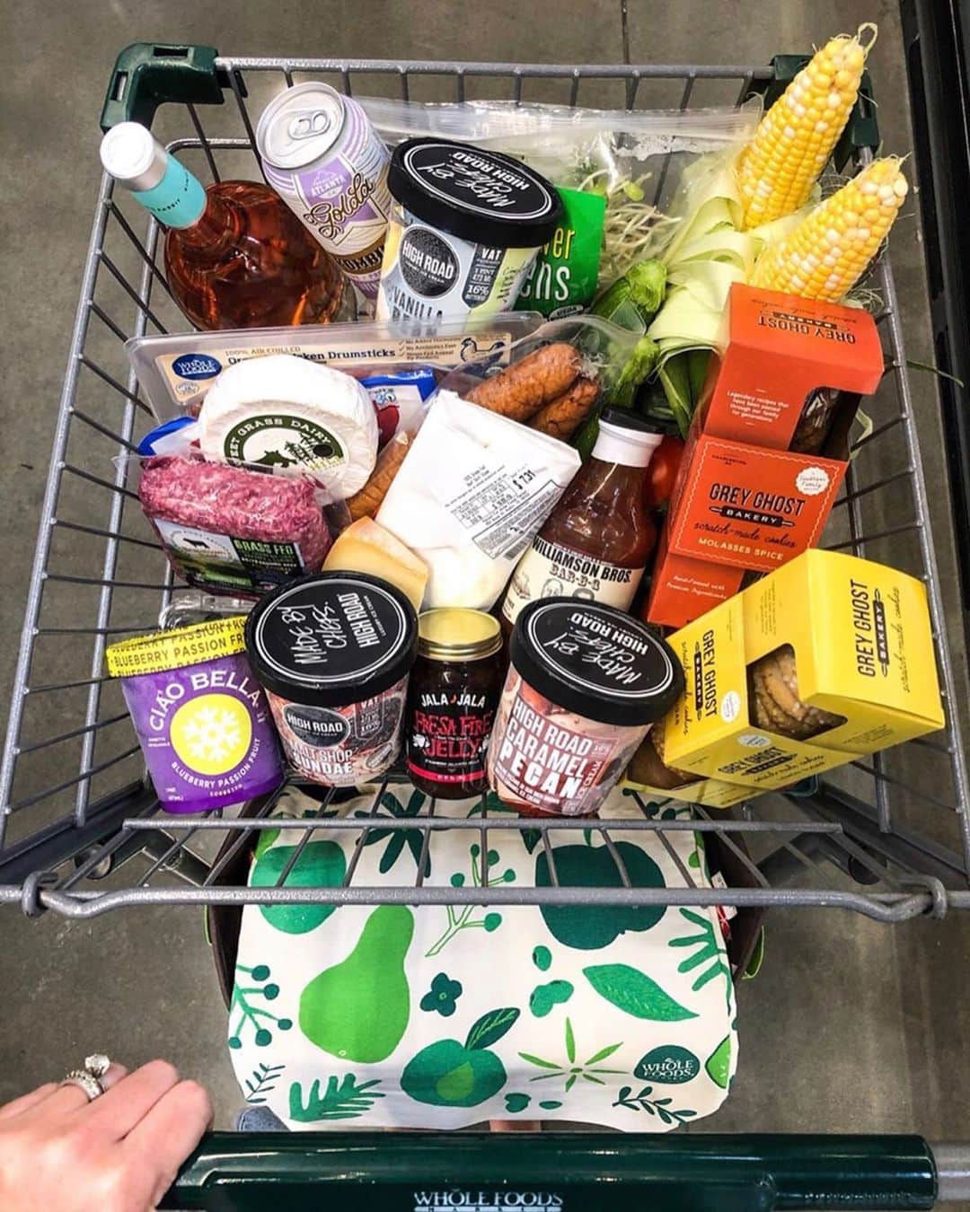 Whole Foods Marketさんのインスタグラム写真 - (Whole Foods MarketInstagram)「Taking a cue from @savoringtheflavoring, @consciouslychloe and @rachlmansfield and stocking up on ice cream, flowers and lots of produce for tomorrow's festivities. What's in your #FourthofJuly cart? #LocalatWholeFoods #Sponsored」7月4日 0時49分 - wholefoods