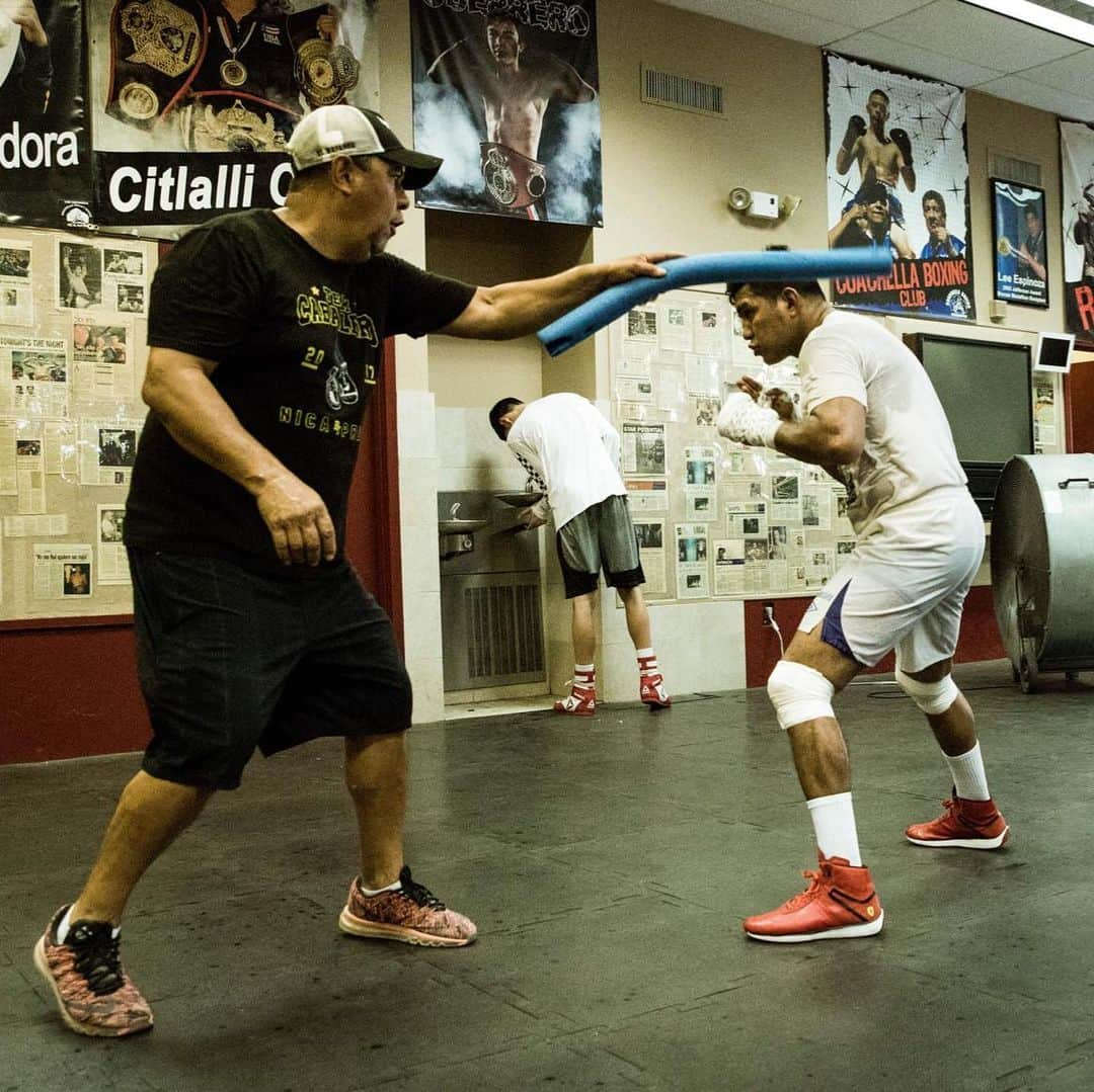 ローマン・ゴンサレスさんのインスタグラム写真 - (ローマン・ゴンサレスInstagram)「#teamchocolatito #teiken #wbc #coachella #brotherhood #teamcaballero #vamospormas #conlaayudadedios #boxeo #boxing #gym #training #undiaalavez #diosadelante #diosteama #arribanicaragua 📸 @santosliz_ 🔥🙏🏾」7月4日 1時05分 - chocolatito87