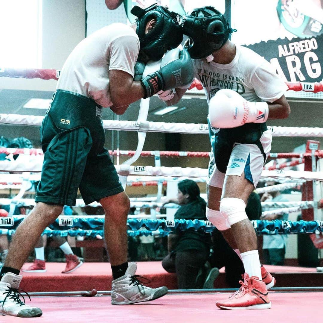 ローマン・ゴンサレスさんのインスタグラム写真 - (ローマン・ゴンサレスInstagram)「#teamchocolatito #teiken #wbc #coachella #brotherhood #teamcaballero #vamospormas #conlaayudadedios #boxeo #boxing #gym #training #undiaalavez #diosadelante #diosteama #arribanicaragua 📸 @santosliz_ 🔥🙏🏾」7月4日 1時05分 - chocolatito87