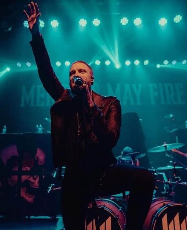 Alternative Pressさんのインスタグラム写真 - (Alternative PressInstagram)「One of the most versatile voices in metalcore, Happy Birthday to @mattymullins of @memphismayfire! Boasting one of the most quality vocal ranges in music, Mullins has been able to balance melodic with malicious as he bounces between clean and heavy vocals. Not to mention his unique energy onstage, Matty never fails to disappoint as the frontman of the one and only Memphis May Fire 🔥⁠ 📷: @aaronberkshireofficial⁠ .⁠ .⁠ .⁠ #mattymullins #memphismayfire #mmf #alternativepress #altpress」7月4日 1時01分 - altpress