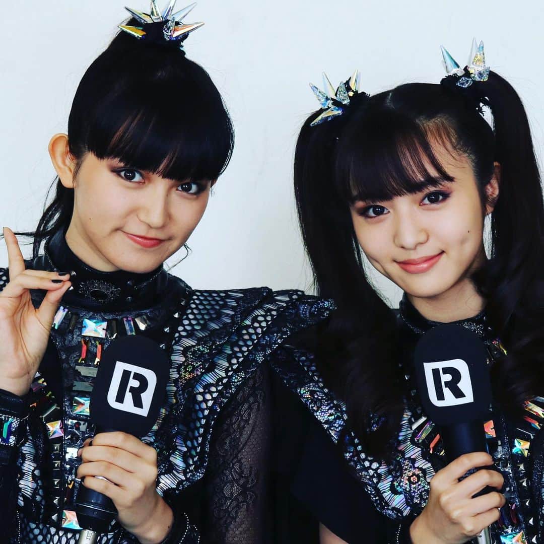Rock Soundさんのインスタグラム写真 - (Rock SoundInstagram)「Look who we chatted to earlier today! BABYMETAL talk Glastonbury, ‘Metal Galaxy’, ‘PA PA YA!!’ and more, full vid is on YouTube now!」7月4日 1時02分 - rocksound