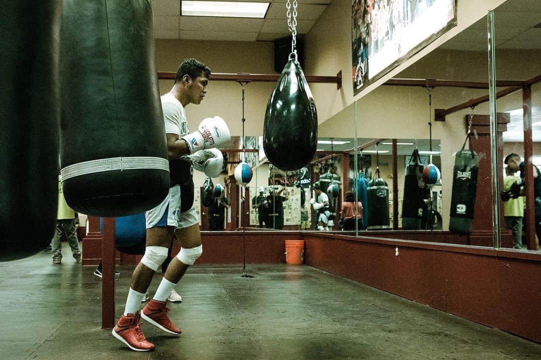 ローマン・ゴンサレスさんのインスタグラム写真 - (ローマン・ゴンサレスInstagram)「#teamchocolatito #teiken #wbc #coachella #brotherhood #teamcaballero #vamospormas #conlaayudadedios #boxeo #boxing #gym #training #undiaalavez #diosadelante #diosteama #arribanicaragua #fotosincreibles #agradecido 📸 @santosliz_ 🔥🙏🏾」7月4日 1時12分 - chocolatito87