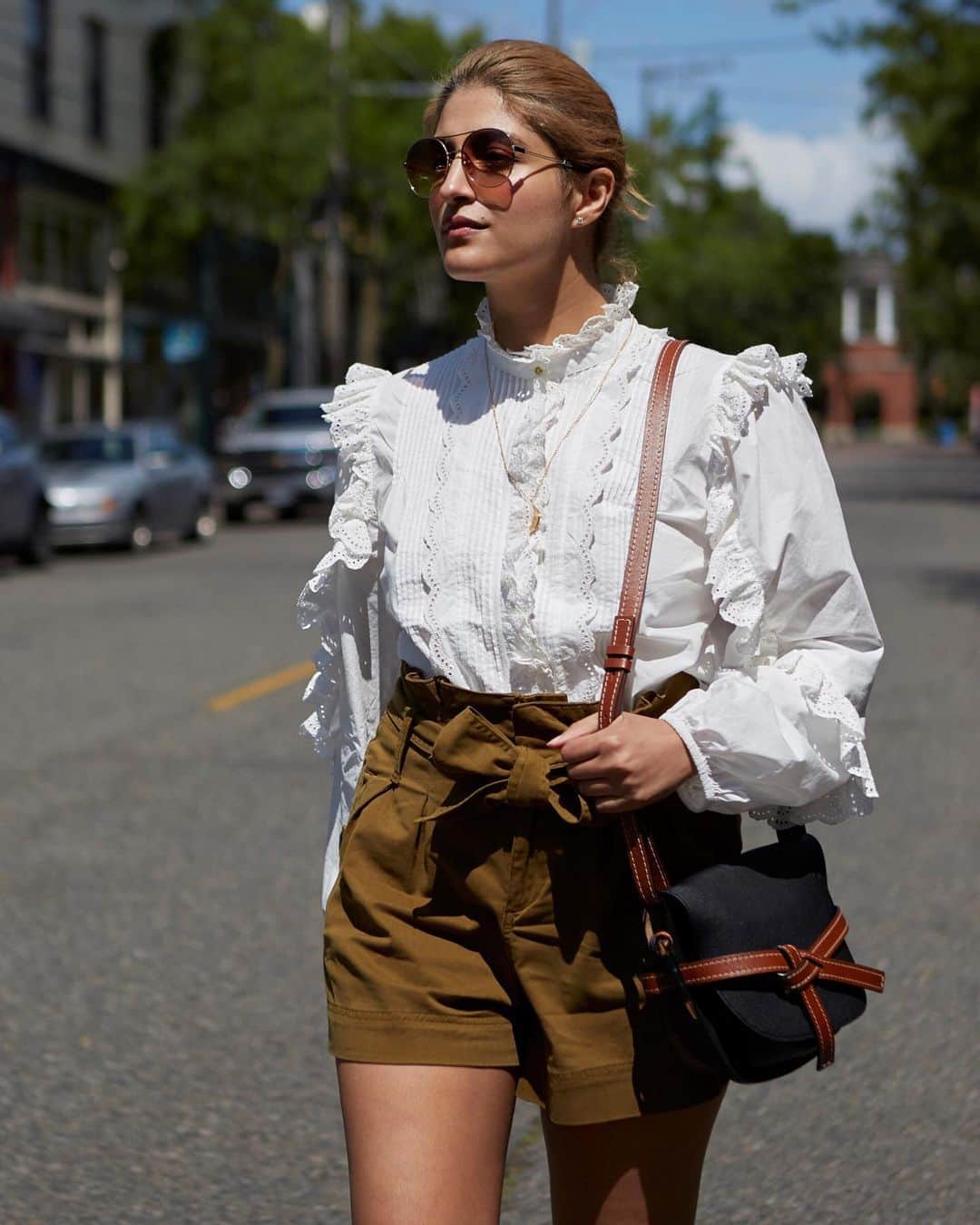 Nordstromさんのインスタグラム写真 - (NordstromInstagram)「“I love that statement sleeves are a trend right now since long-sleeve tops are my go-to in the summer. It may seem counter-intuitive, but the billowy fabric catches a nice breeze on hot days and the extra sun protection is more than welcome! To balance out the volume and drama of a top like this, I’ll pair it with something more streamlined and modern (but still a little flirty). I’m ready for you, summer!” - Our Managing Fashion Editor, Preetma, on how she’ll be mixing utility with feminine touches this summer.」7月4日 1時29分 - nordstrom