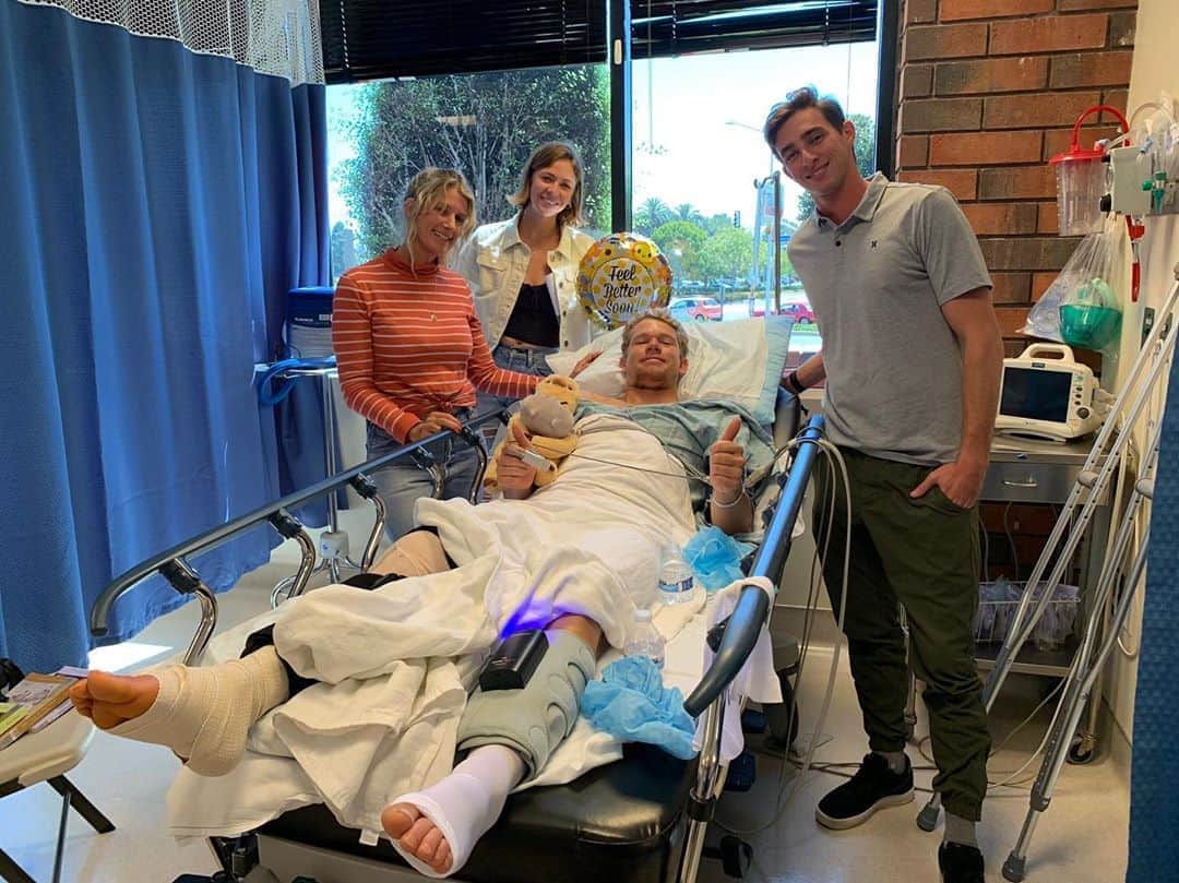 ジョン・ジョン・フローレンスのインスタグラム：「Surgery was a success, thank you for all the messages and support. Looking forward to starting the recovery process. I’ll try to share some along the way.」