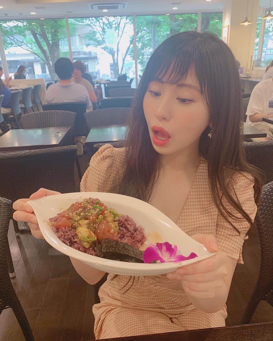 宮下舞花さんのインスタグラム写真 - (宮下舞花Instagram)「初めて家族でハワイに行った時、食べて感動したポキボウル…日本でも食べれるしあわせ🥰🥰🥰 . . アイランドヴィンテージコーヒーというお店✌︎💕アサイーボールもおススメ🥺 . . . #アイランドヴィンテージコーヒー #ilandvintagecoffee #ポキ#ポケ#ポキボウル#表参道#カフェ」7月4日 1時51分 - maikamaimaika