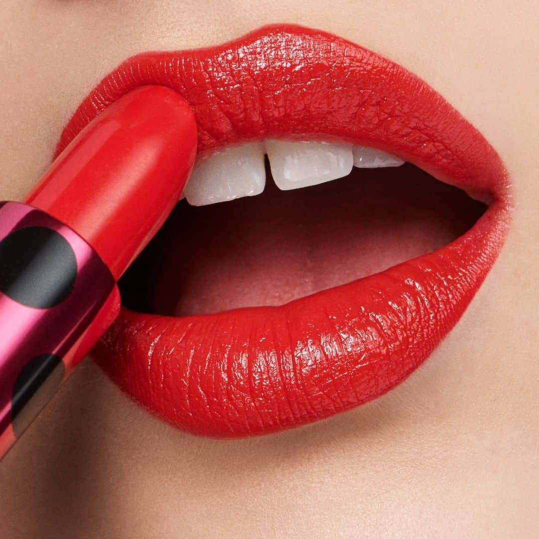 エスティローダーさんのインスタグラム写真 - (エスティローダーInstagram)「#LipstickEnvy in 520 Carnal, brilliantly remixed with limited edition packaging designed by @duroolowu 💄#PureColorEnvy #EsteexDuro」7月4日 2時00分 - esteelauder
