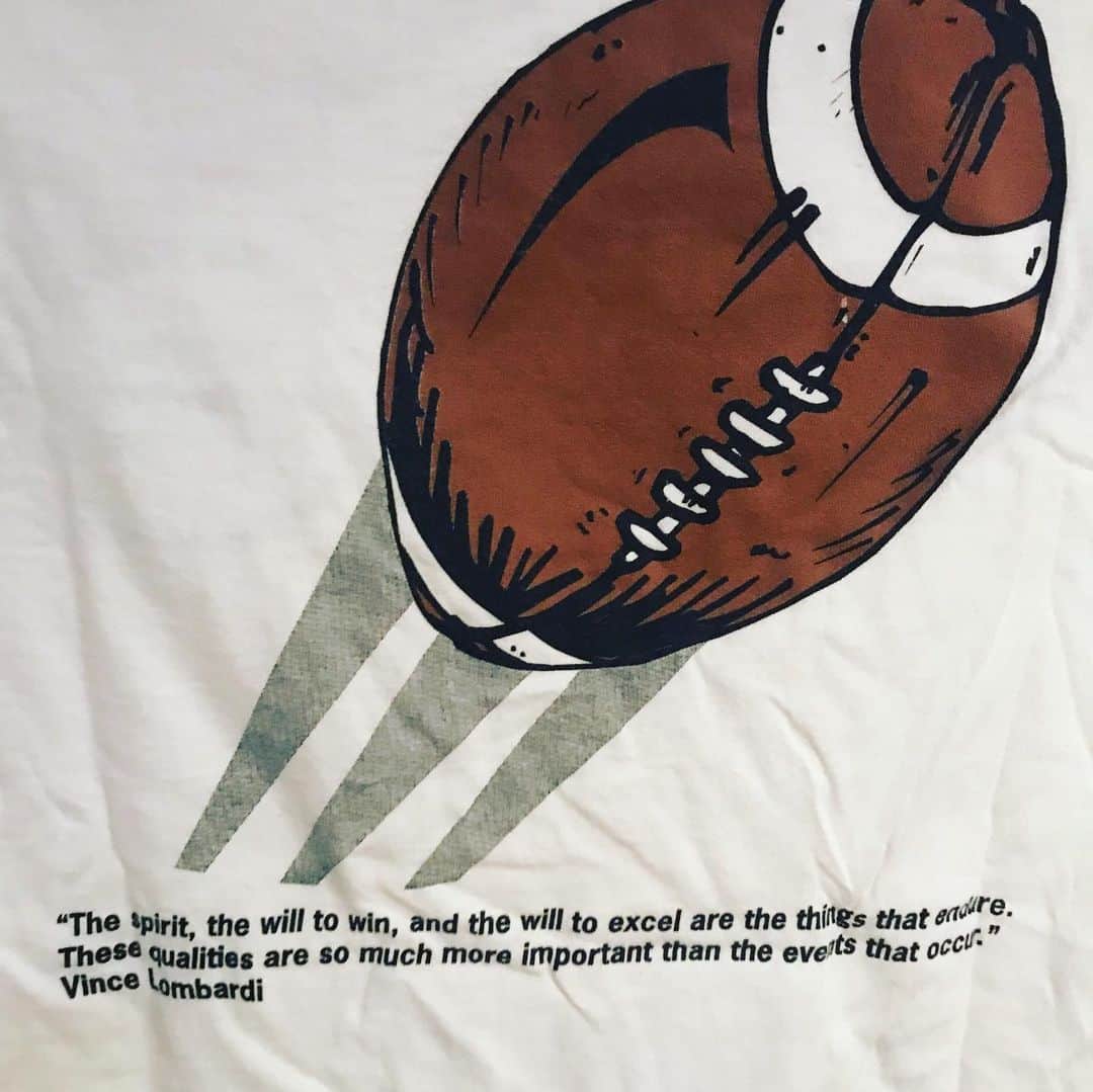 ラッセル・ウィルソンのインスタグラム：「I had a dream of playing in the NFL and when I made it I would get to coach kids all over the world.... Well... this is My first camp TShirt when I was a Junior in high school... we started RWPA with 150 kids that day... now we’ve coached nearly 12,000 kids all over the world! #NoTime2Sleep 🌎🌍🌏🏈 Day 1 shoutouts to @sc_pickett & @hawthornec25」