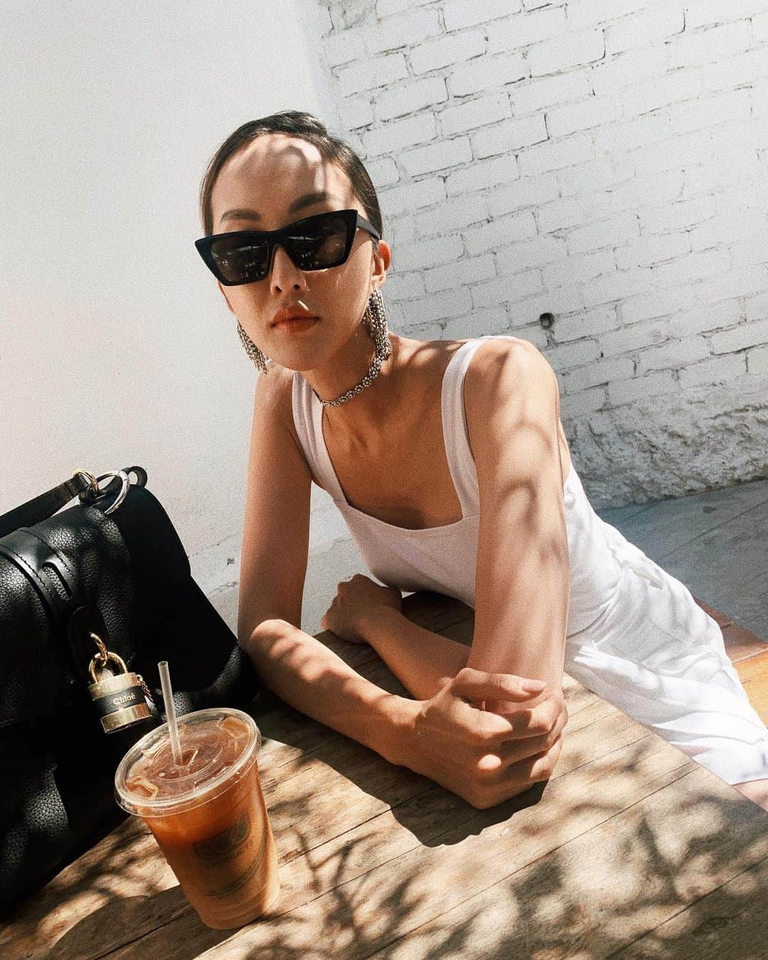 クリッセル・リムさんのインスタグラム写真 - (クリッセル・リムInstagram)「RBF but swear im happy! Breaking in my new @chloe Aby bag & new @dannijo jewels. Also anyone know of any chic and practical TO GO cups/mugs? Looking for a MORE 🌍 friendly way to have my morning ice coffee ☕️」7月4日 2時24分 - chrisellelim