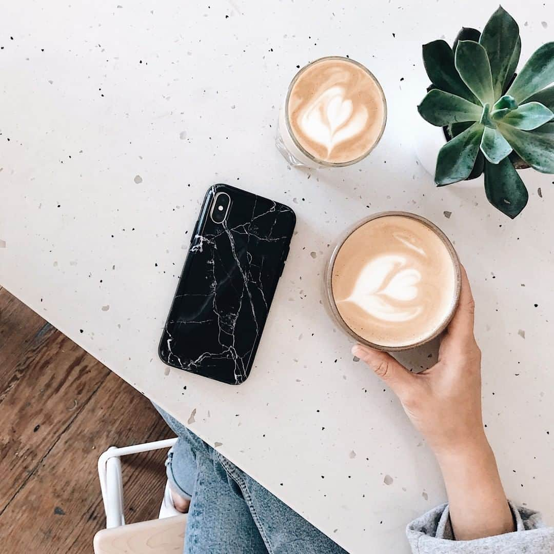 VELVETCAVIARさんのインスタグラム写真 - (VELVETCAVIARInstagram)「My love language is _____. Fill in the blank.⠀⠀⠀⠀⠀⠀⠀⠀⠀ We'll go first: WINNING A $30 GIFT CARD ON #INSTASTORIES. Have you entered today's giveaway yet? 🎉⠀⠀⠀⠀⠀⠀⠀⠀⠀ ⠀⠀⠀⠀⠀⠀⠀⠀⠀ Black Marble Case seen on an iPhone XS. Also available in Samsung. 🖤 Get yours @velvetcaviar. #velvetcaviar #marble #coffee 📸: @lestephpak」7月4日 3時01分 - velvetcaviar