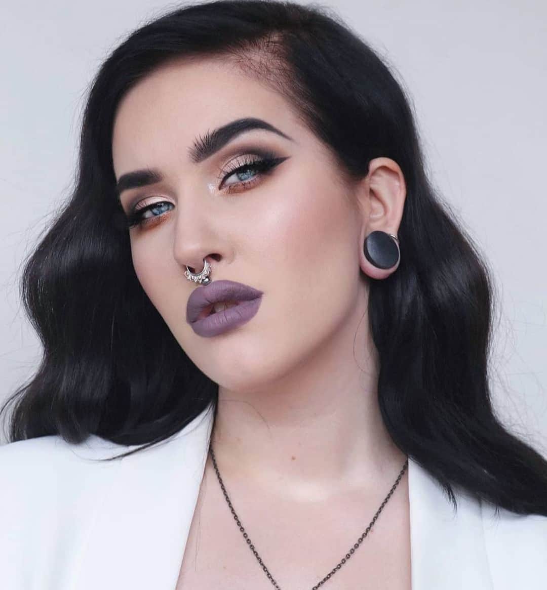 Anastasia Beverly Hillsさんのインスタグラム写真 - (Anastasia Beverly HillsInstagram)「Love this look  @creationsbyelina  BROWS • Dipbrow Pomade in Granite and Ebony Dipbrow Gel  EYES • Sultry Palette  CONTOUR • Powder Contour Kit」7月4日 3時10分 - anastasiabeverlyhills