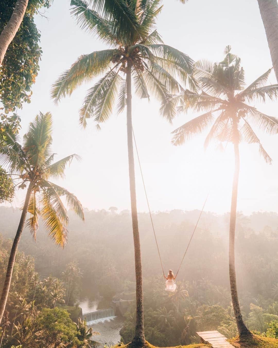 Kapten & Sonさんのインスタグラム写真 - (Kapten & SonInstagram)「'If traveling was free, you’d never see me again.' ☀️✈️ What would be your destination? @ourkindlife found a beautiful paradise swing! 🙌 #bekapten #kaptenandson⁠ .⁠ .⁠ .⁠ #adventureseeker #bali #travelgram #traveladdicted #travelling #passportpassion #takemethere #speechlessplaces」7月4日 3時30分 - kaptenandson
